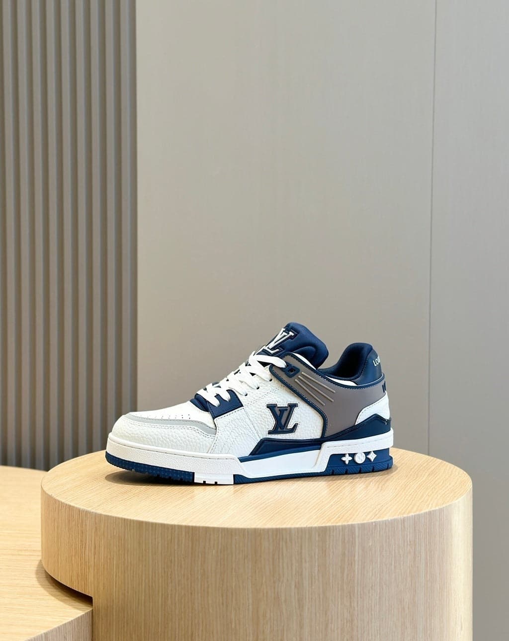 LOUIS VUITTON TRAINER WHITE/BLUE – Moda