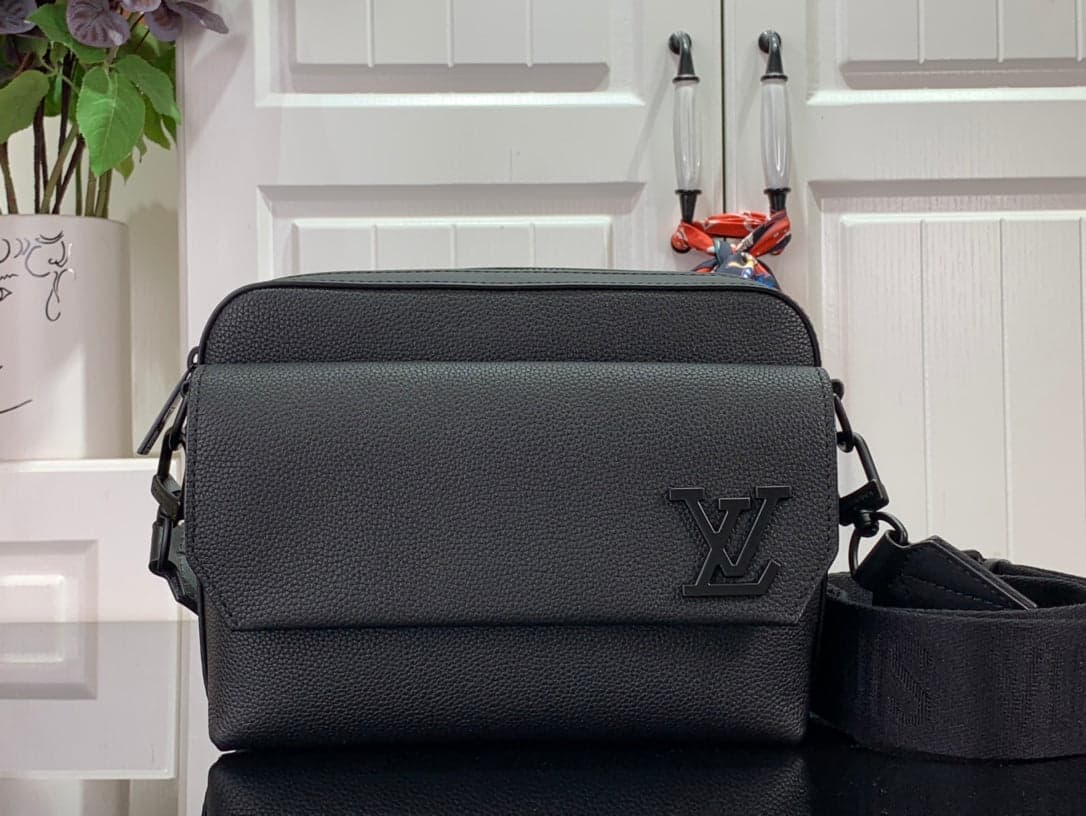 Lv Fastline Messenger Aerogram Black – Moda