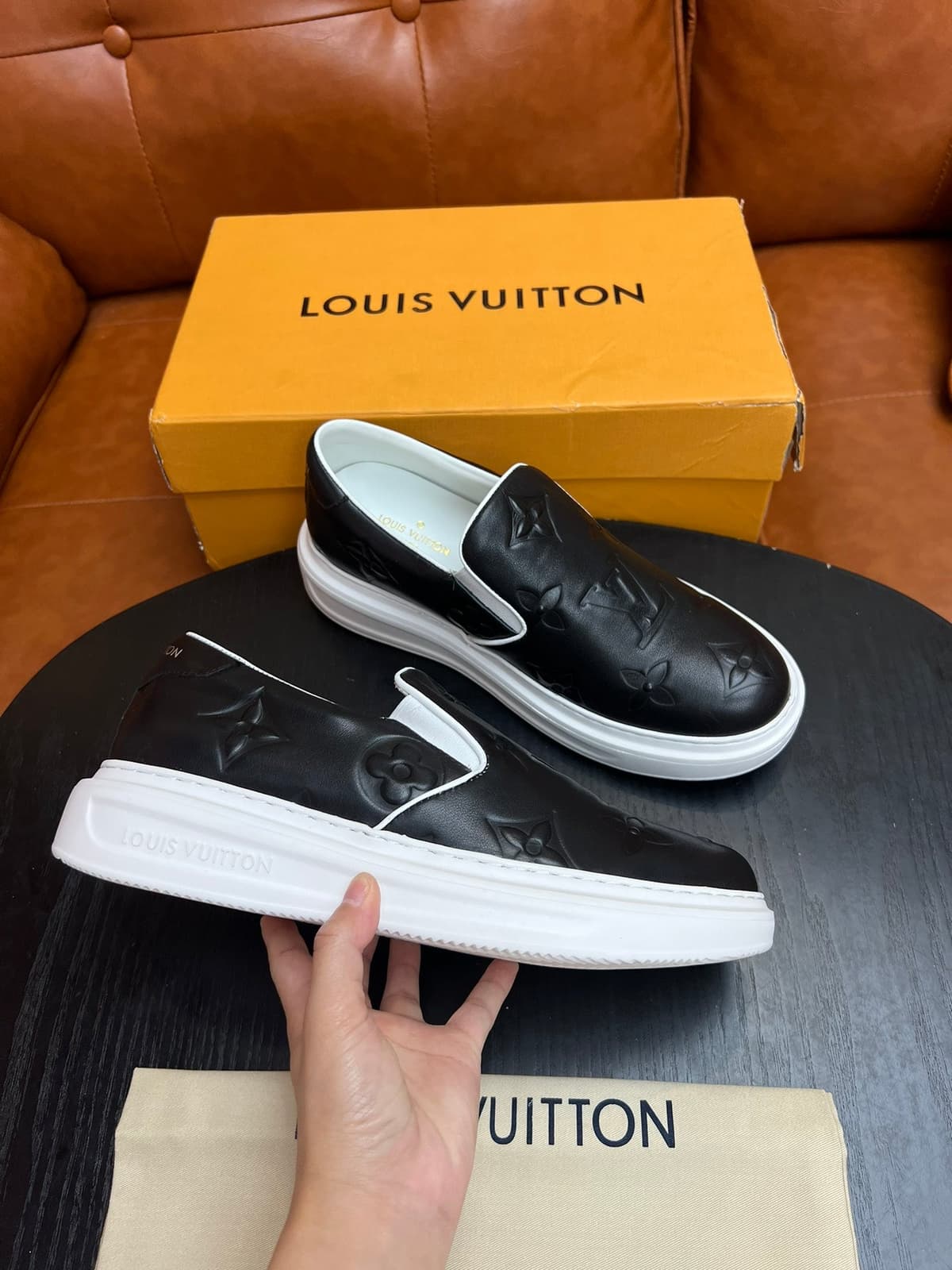 Lv Slip on Leather Black – Moda
