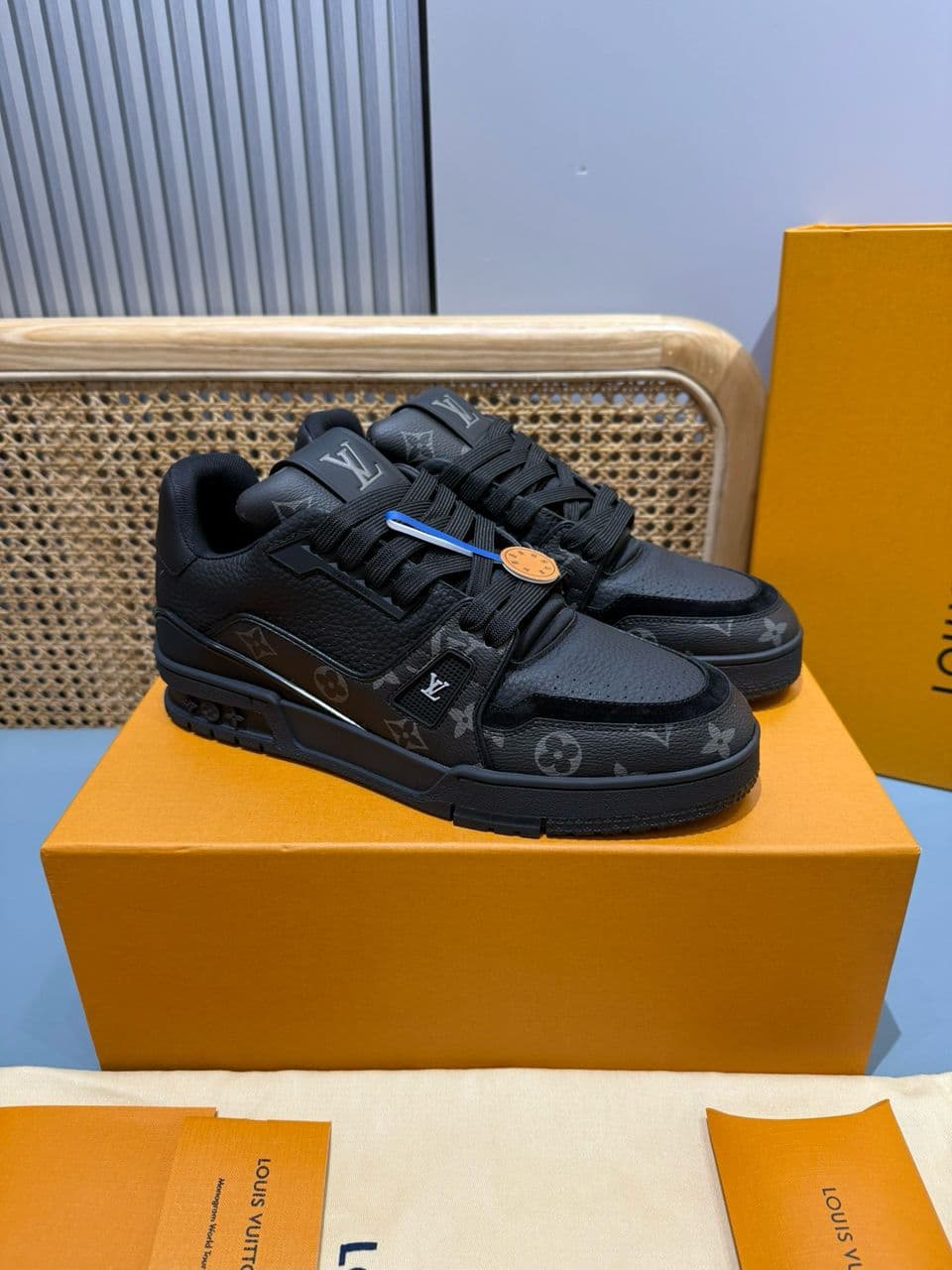 LV Trainer #54 Sneaker Black. – Moda