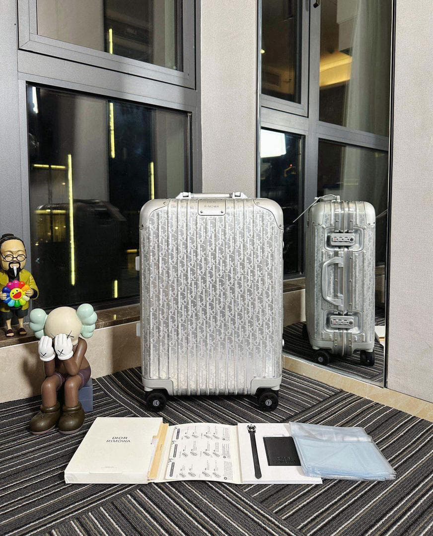 Mala Dior And Rimowa Carry-On Suitcase – Moda