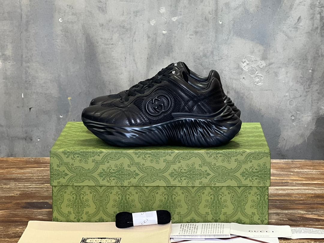 Men's Gucci Ripple trainer in black leather – Moda