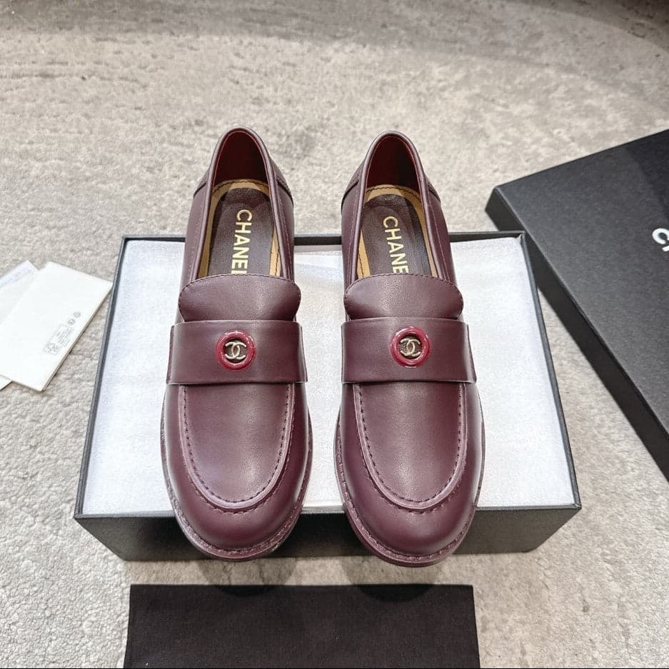 Chanel Timeless Patent Loafer red – Moda