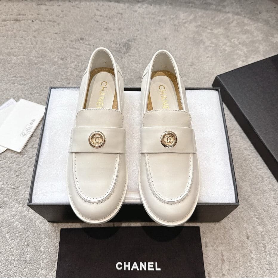Chanel Timeless Patent Loafer white – Moda