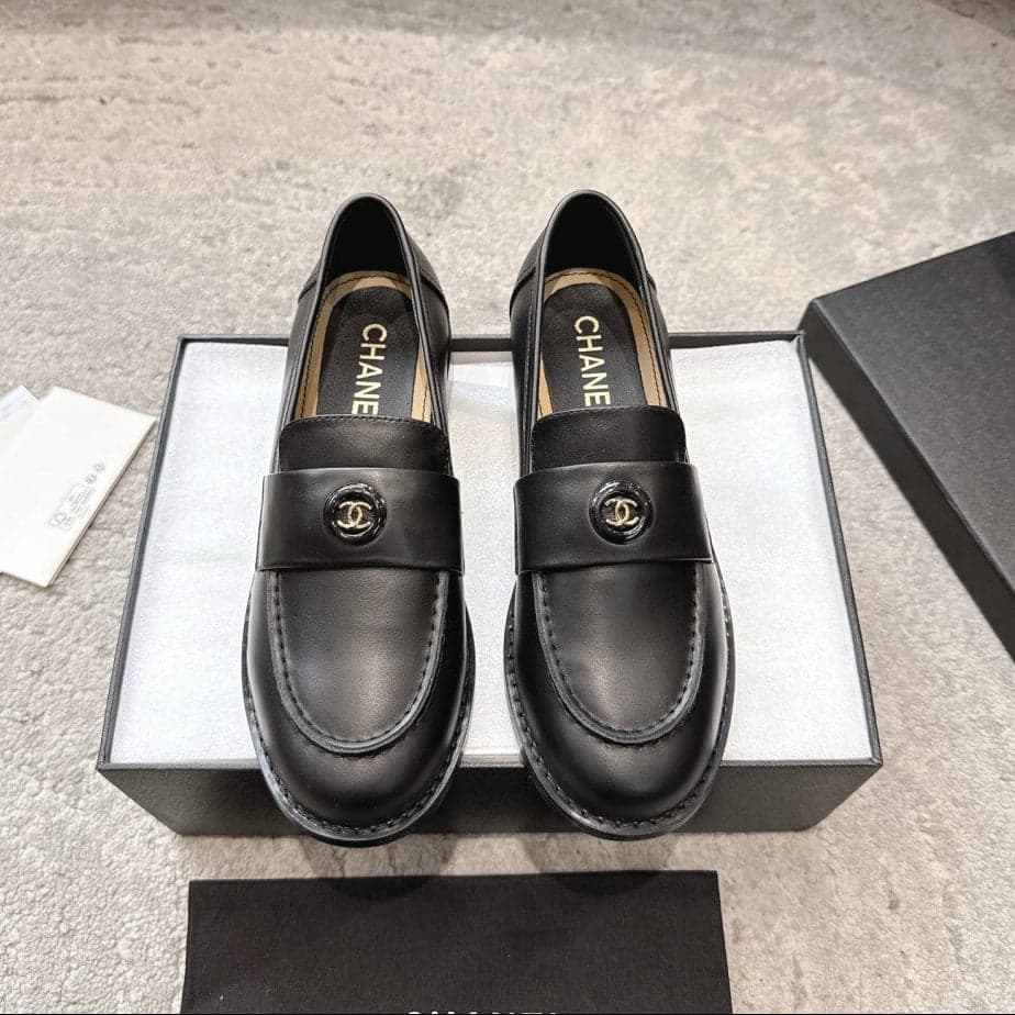 Chanel Timeless Patent Loafer – Moda
