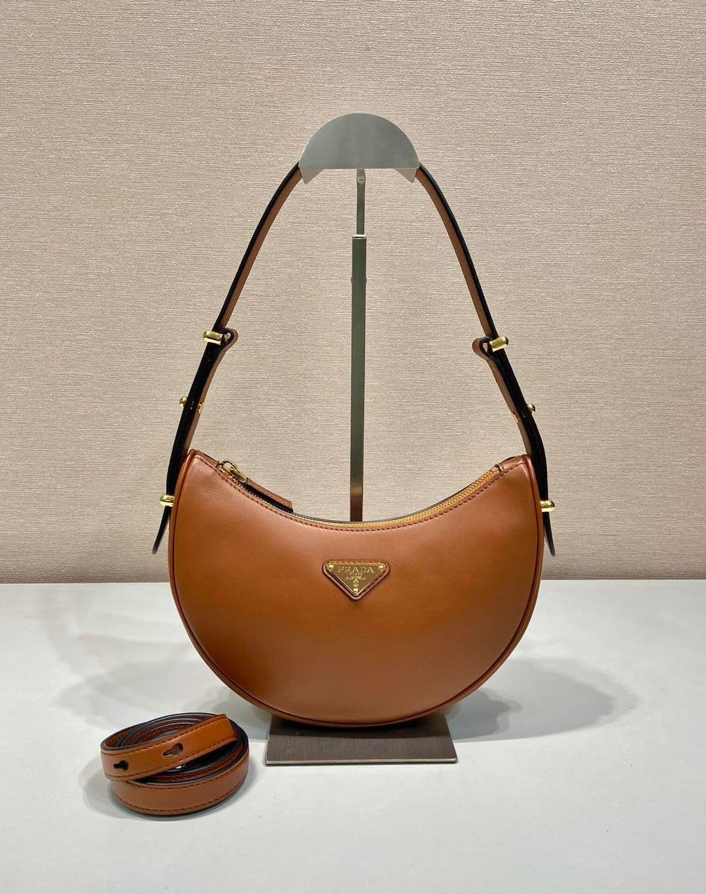 Prada Arqué Leather Brandy – Moda