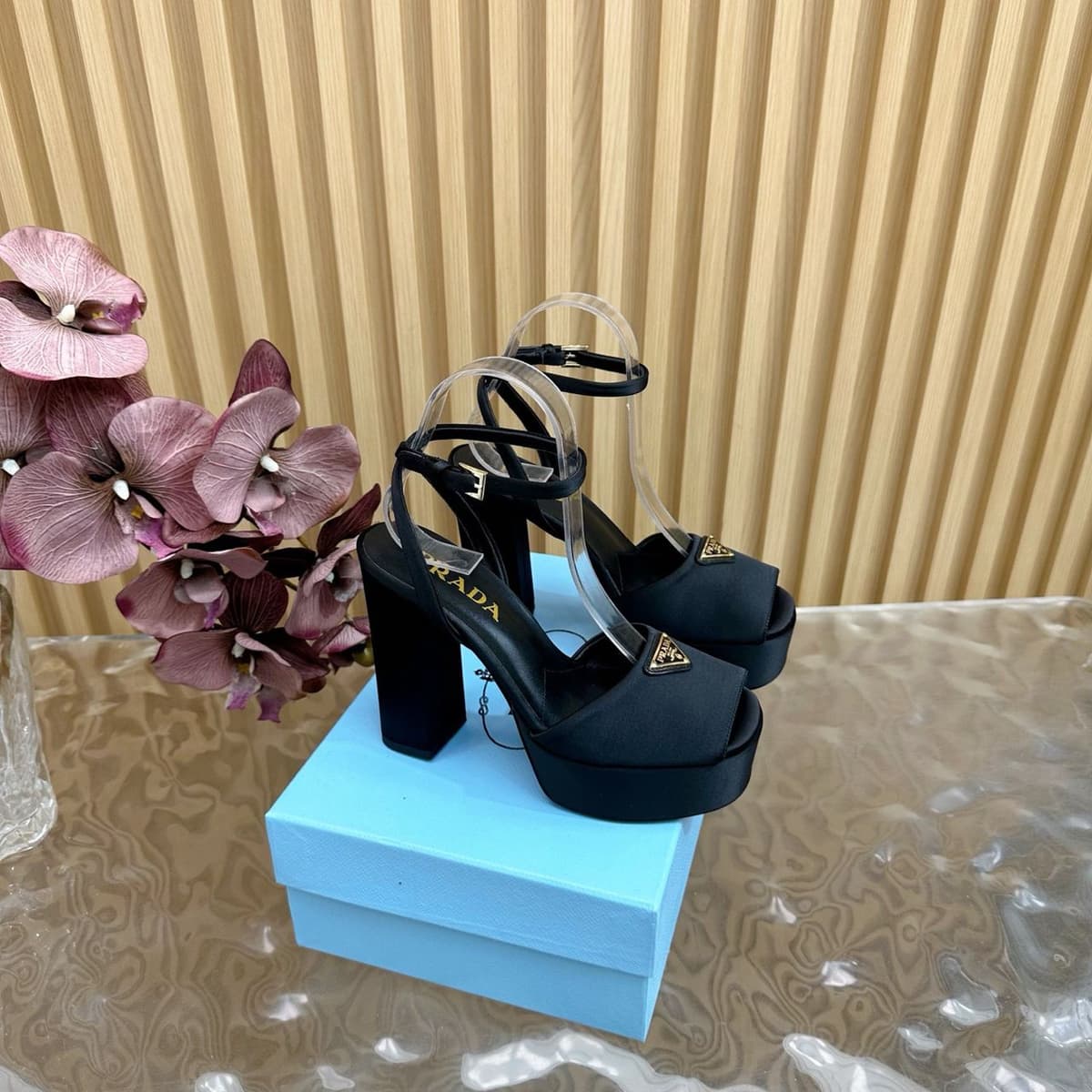 Prada Black Hells – Moda