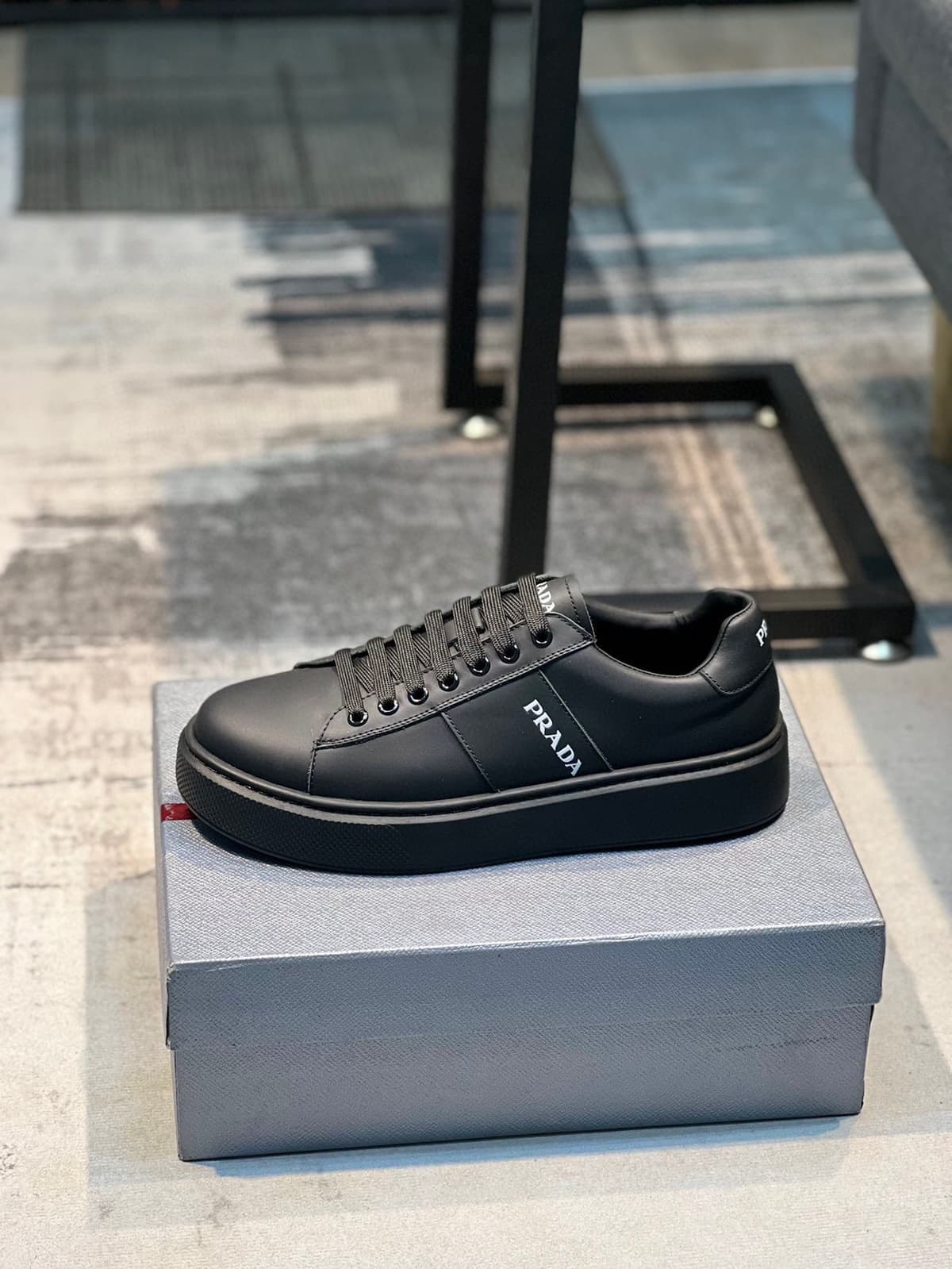 Prada Black Leather Sneaker – Moda