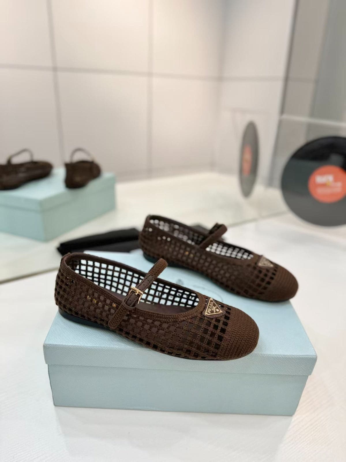 Prada Crochet Mesh Mary Jane Flats Brown . – Moda