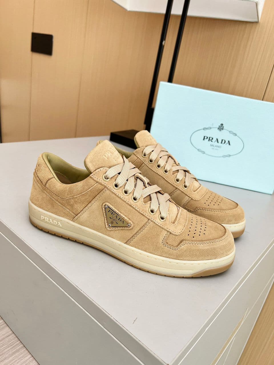 Prada Downtown beige. – Moda