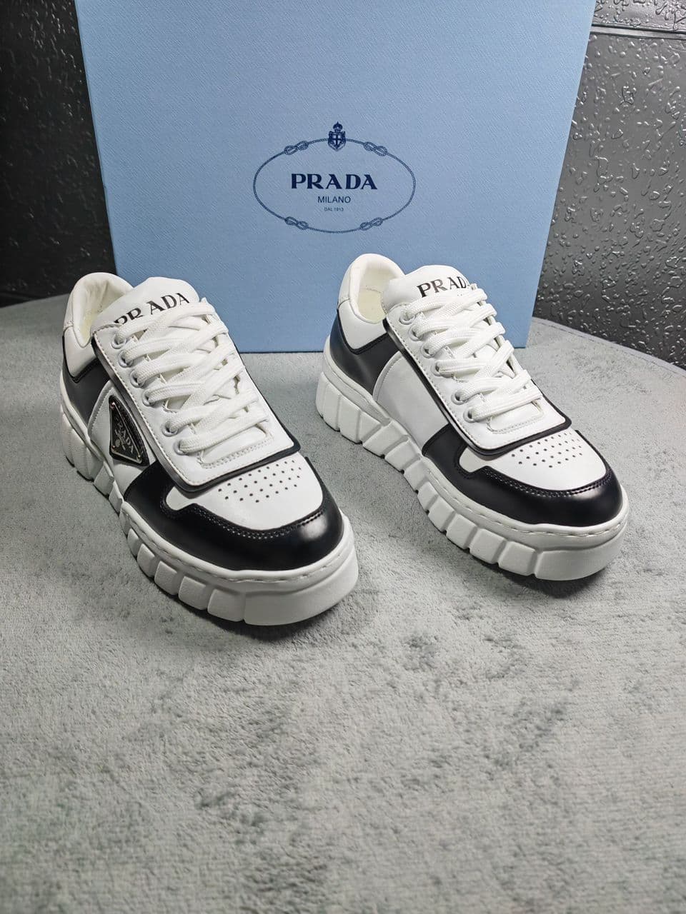 Prada Downtown Black White – Moda