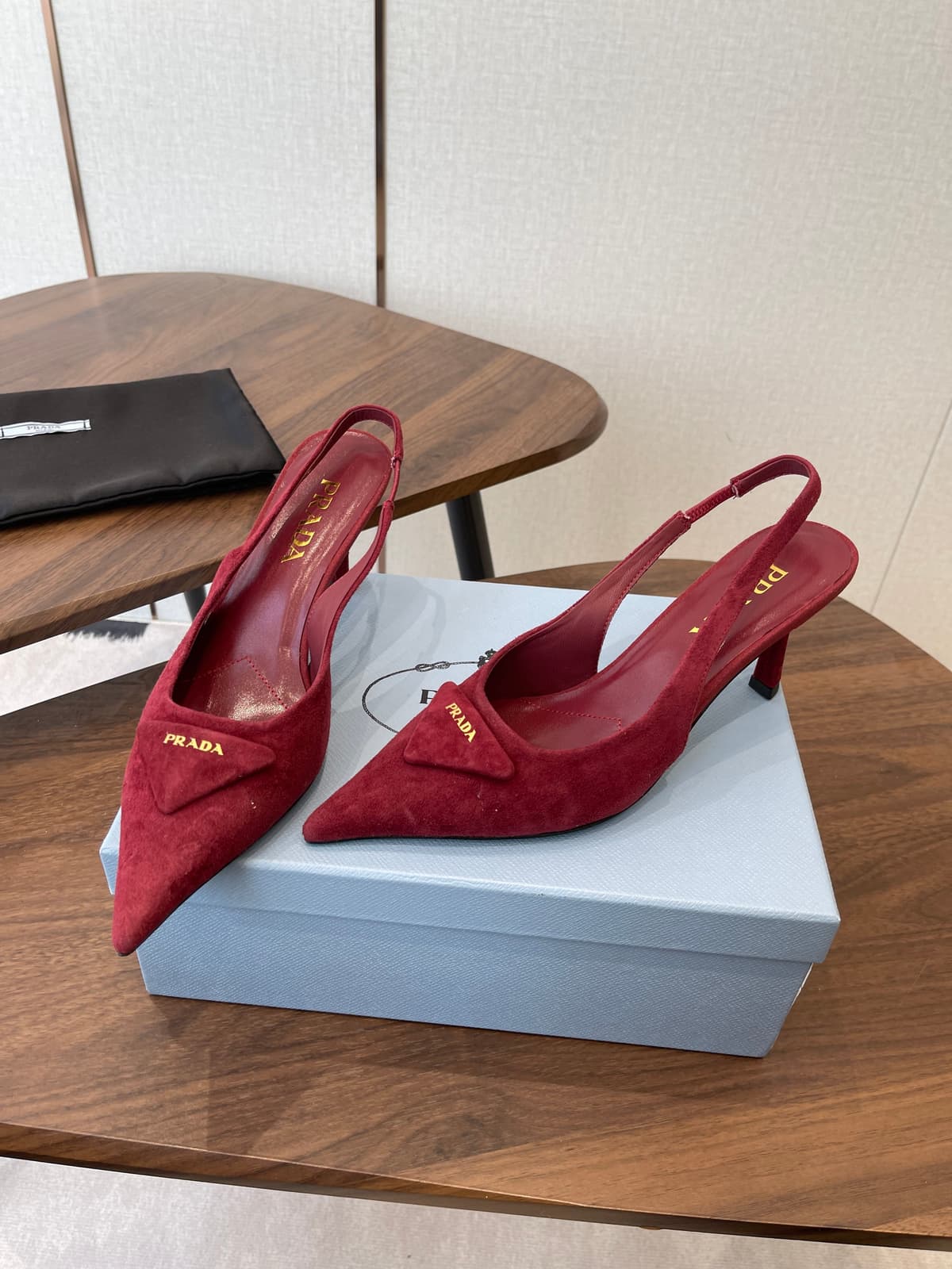Prada Scarpin Slingback Pumps Suede Rede – Moda