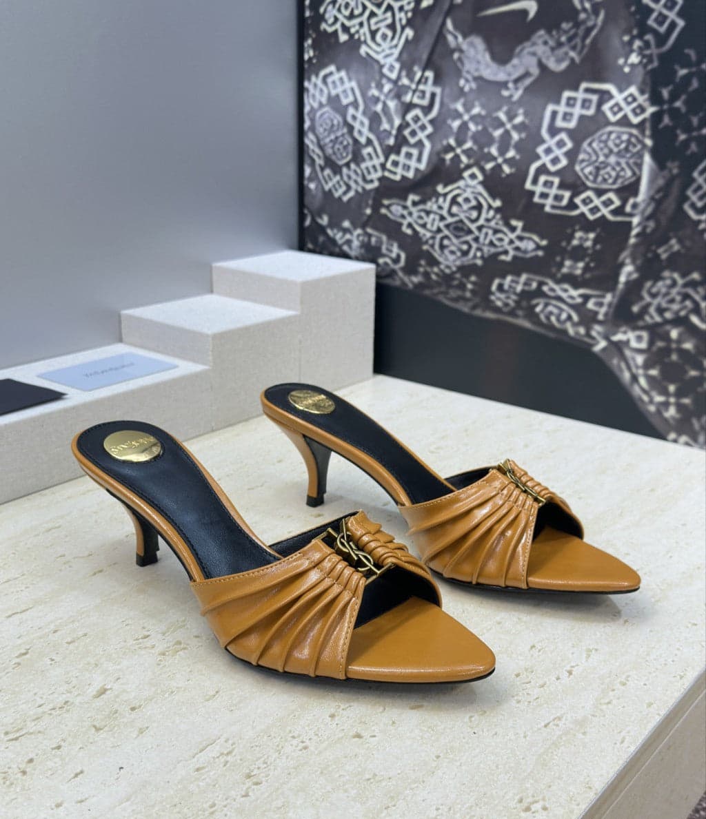 Saint Laurent Babylone Cassandra Draped Leather Mule Camel – Moda