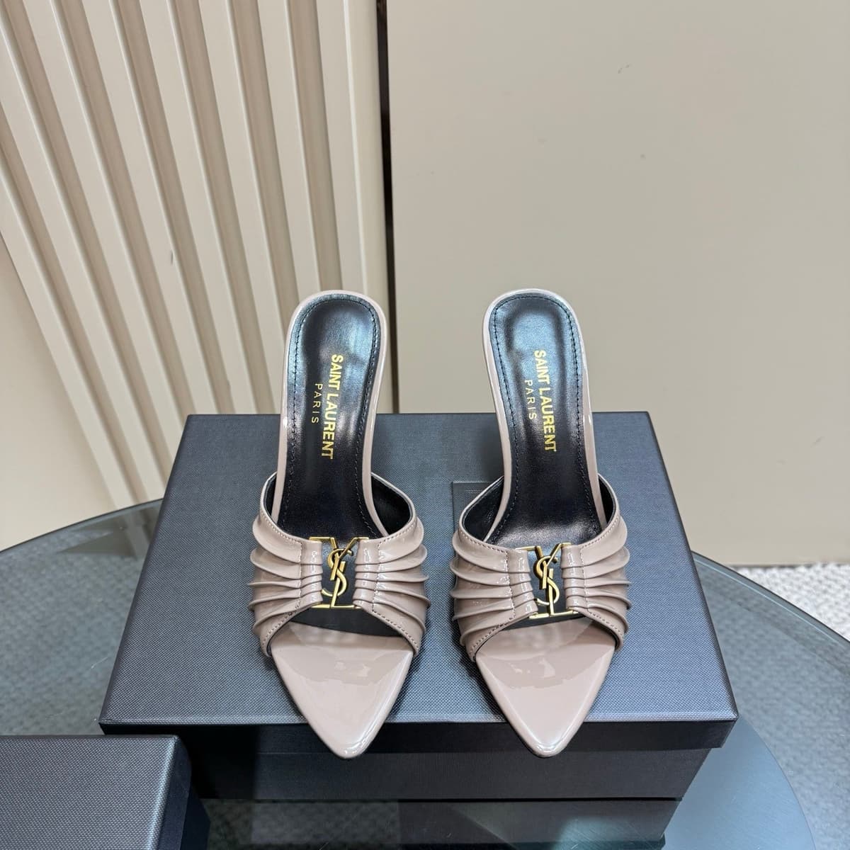 Saint Laurent Babylone Mules Bordeaux gray. – Moda