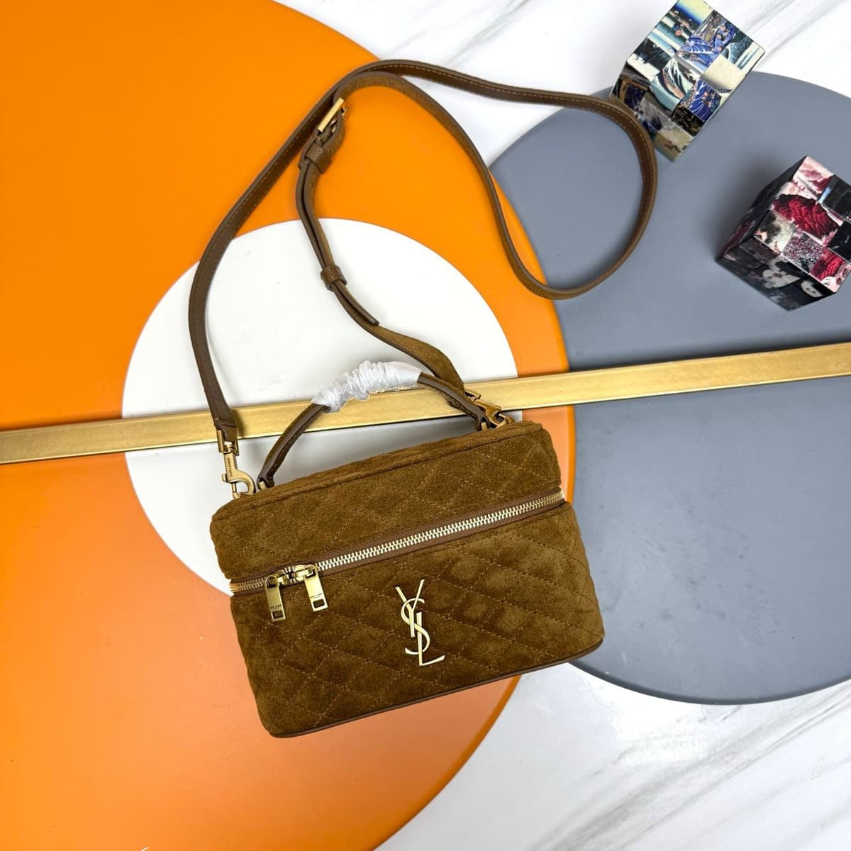 Saint Laurent Vanity Bag (Quilted Suede) . – Moda