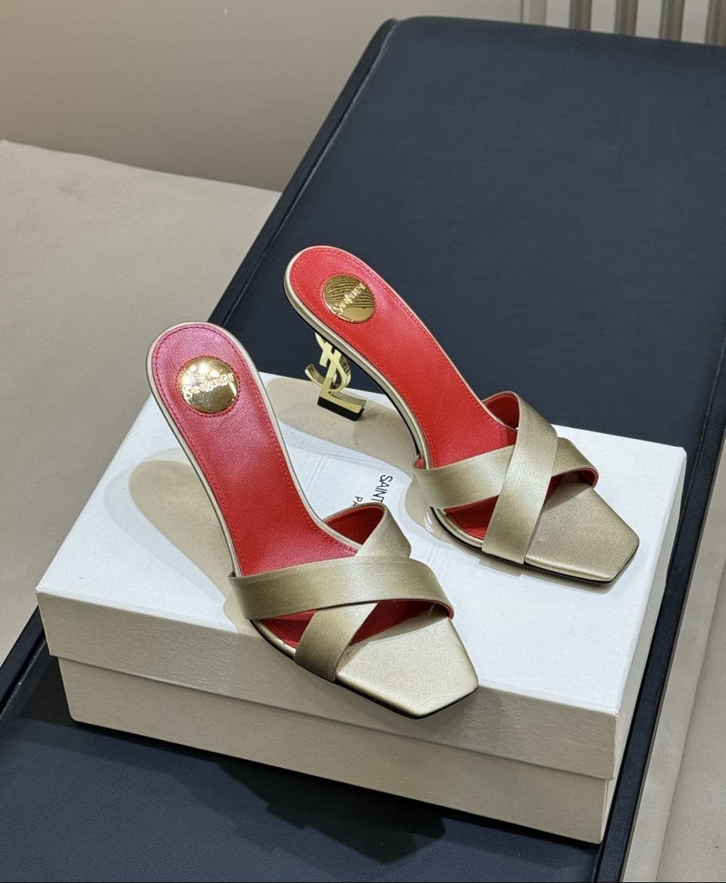 Saint Laurent  Mules Opyum Em Crepe De Cetim Rosa Envelhecido – Moda