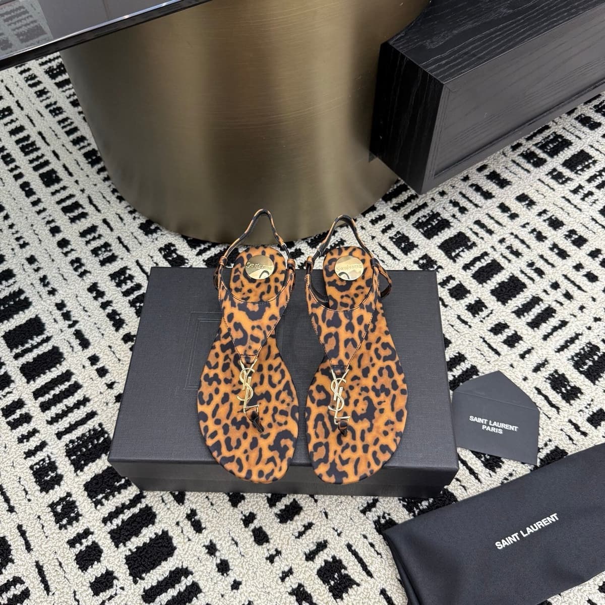 Saint Laurent Sandalia cassandra  ounce – Moda