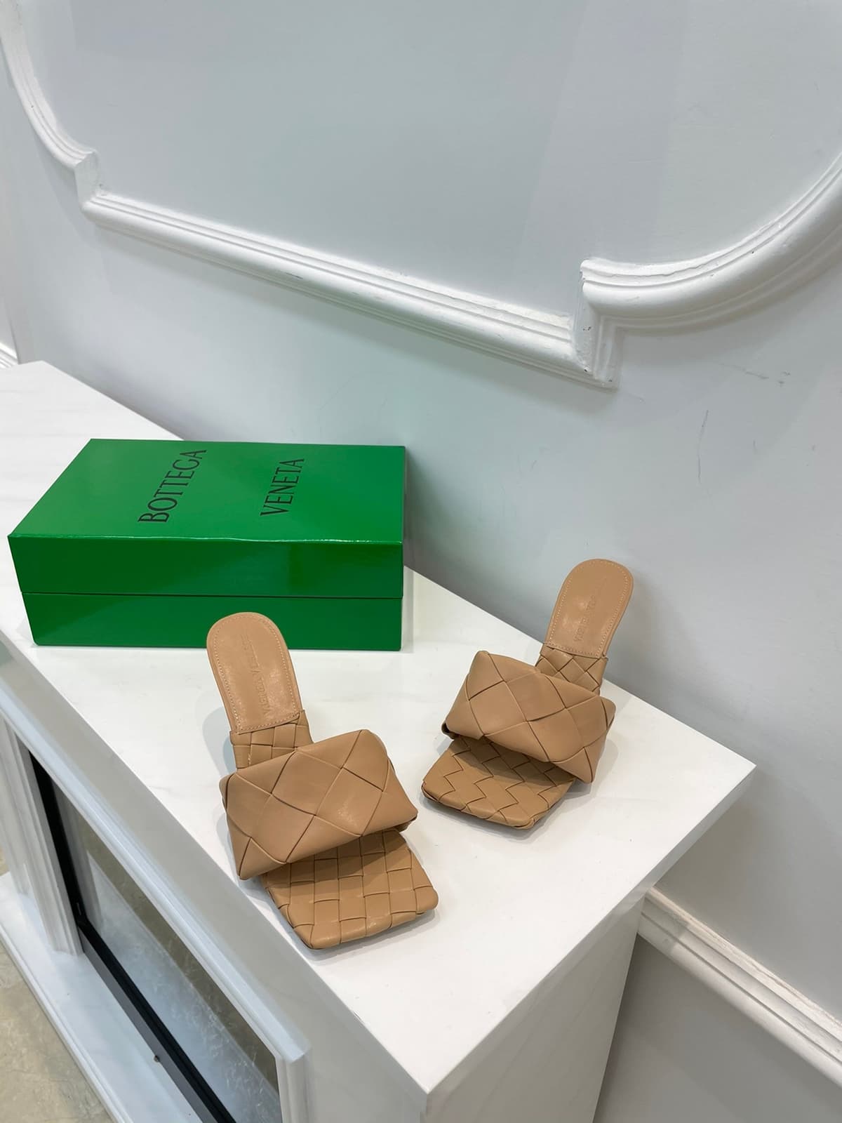Sandália Bottega Veneta Mule Lido Begê – Moda