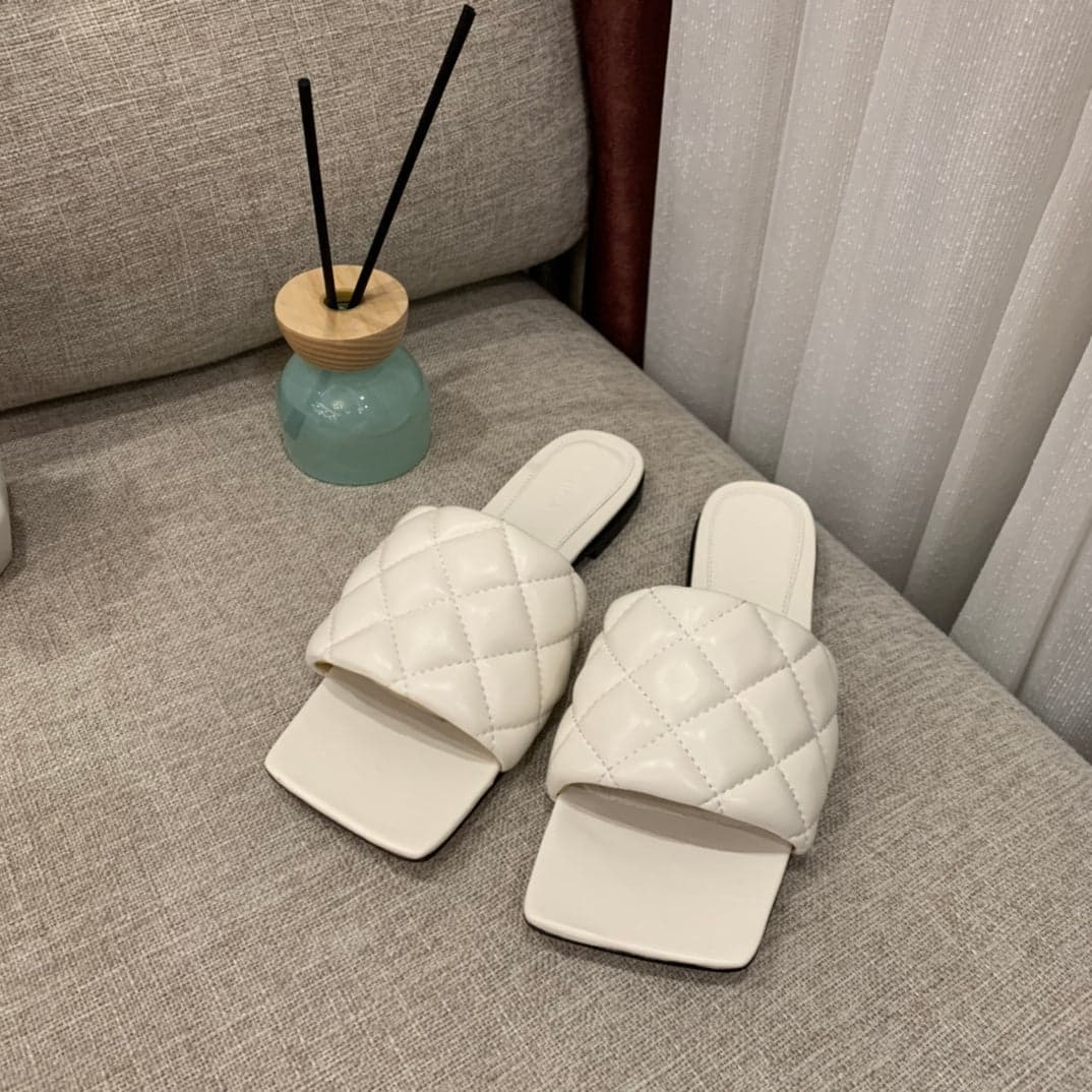 Sandália Bottega Veneta Padded Flat White – Moda