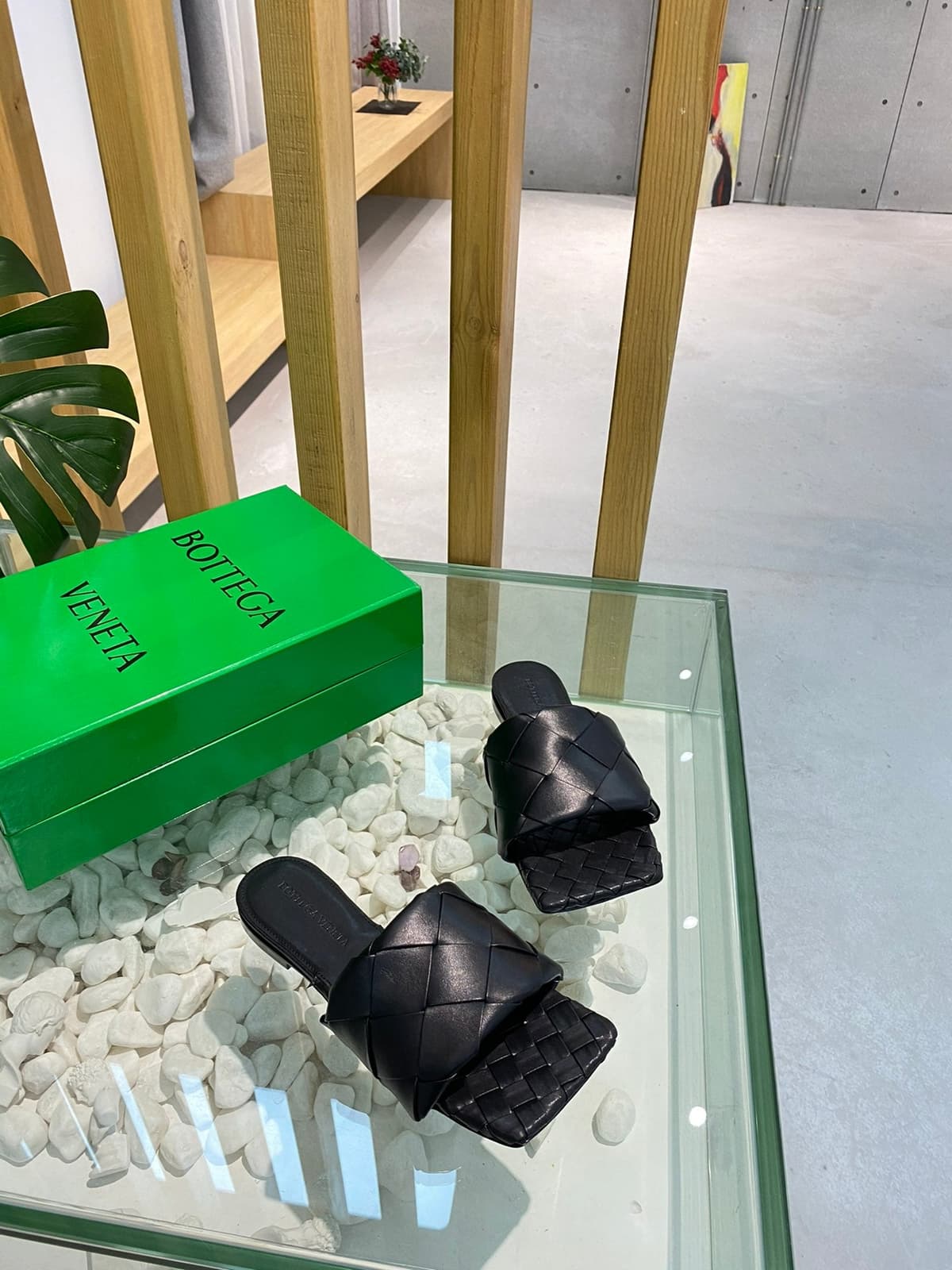 Sandália Bottega Veneta Plana Lido Black – Moda