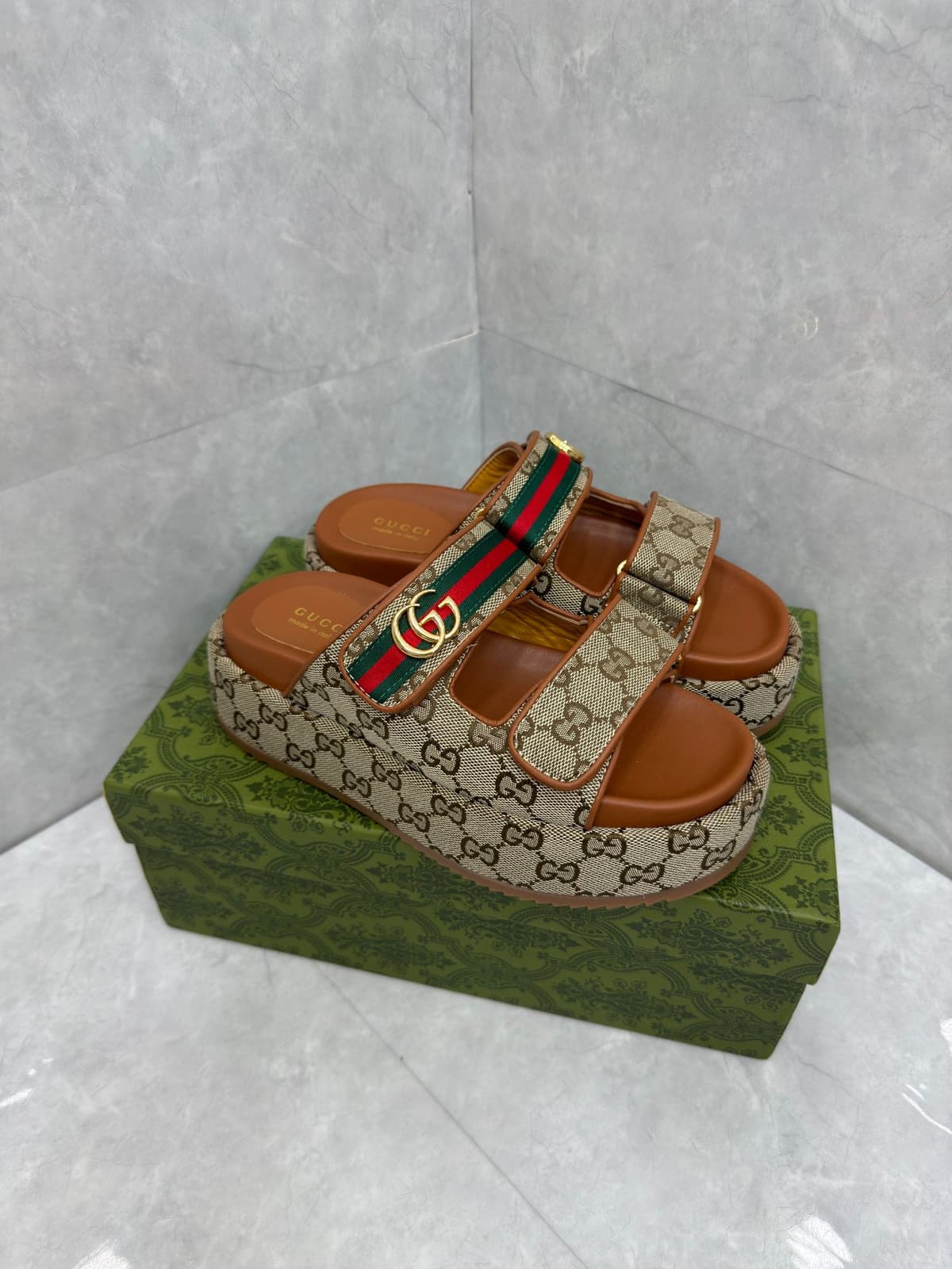 Sandália GG Plataforma Slider com Double Bege. – Moda