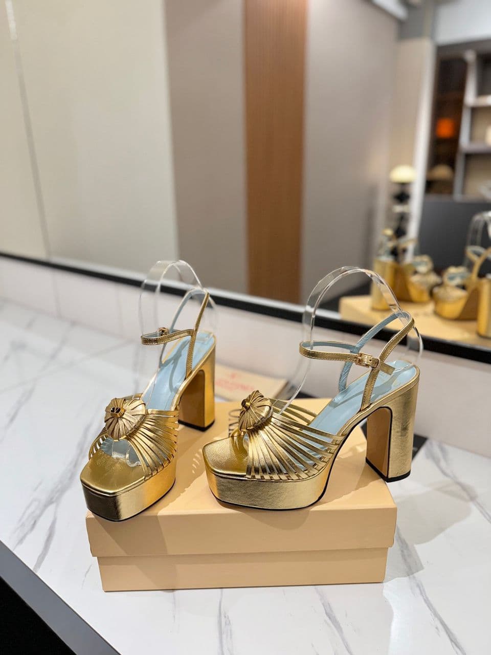 Sandália Valentino Coeur Royal – Moda