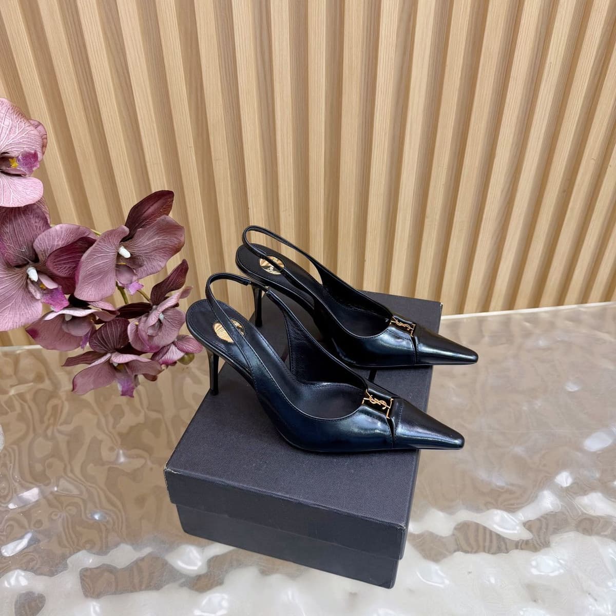 Scarpin Slingback Babylone Breteuil Black Saint Laurent. – Moda