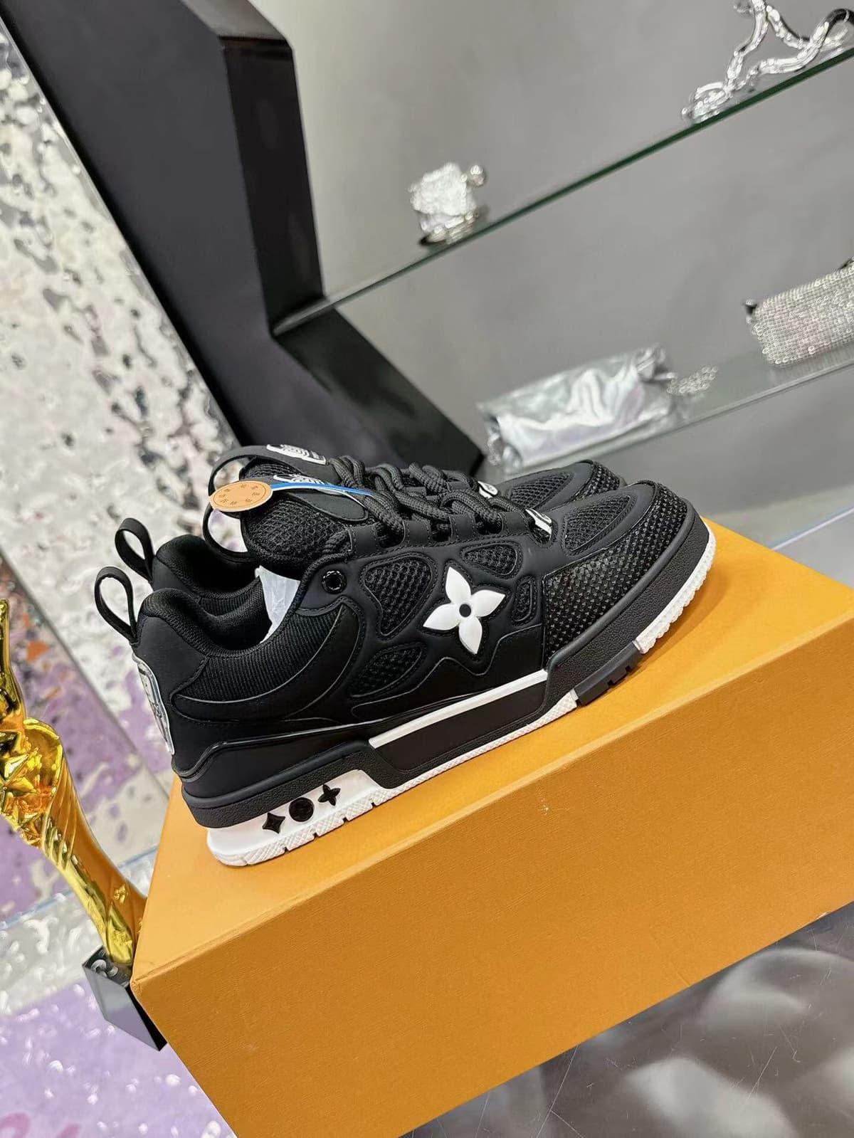 SkateBlack Sneakers – Moda