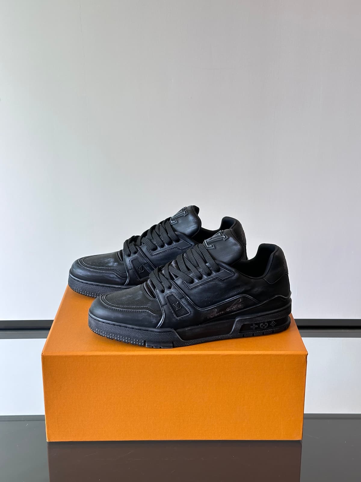LV Trainer Black. – Moda