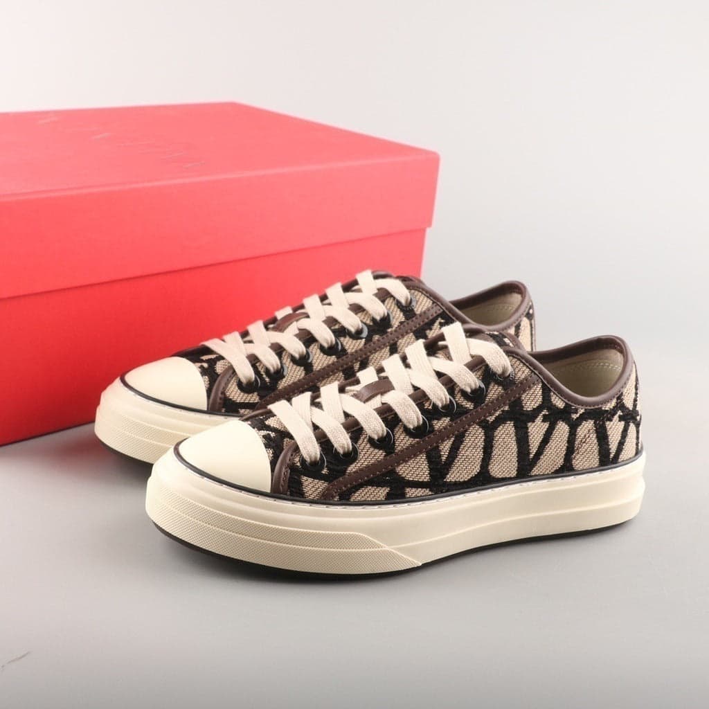 Valentino Garavani. – Moda
