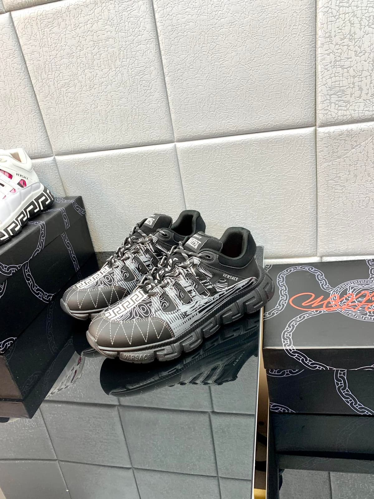 Versace Chain Tigreca Sneakers – Moda