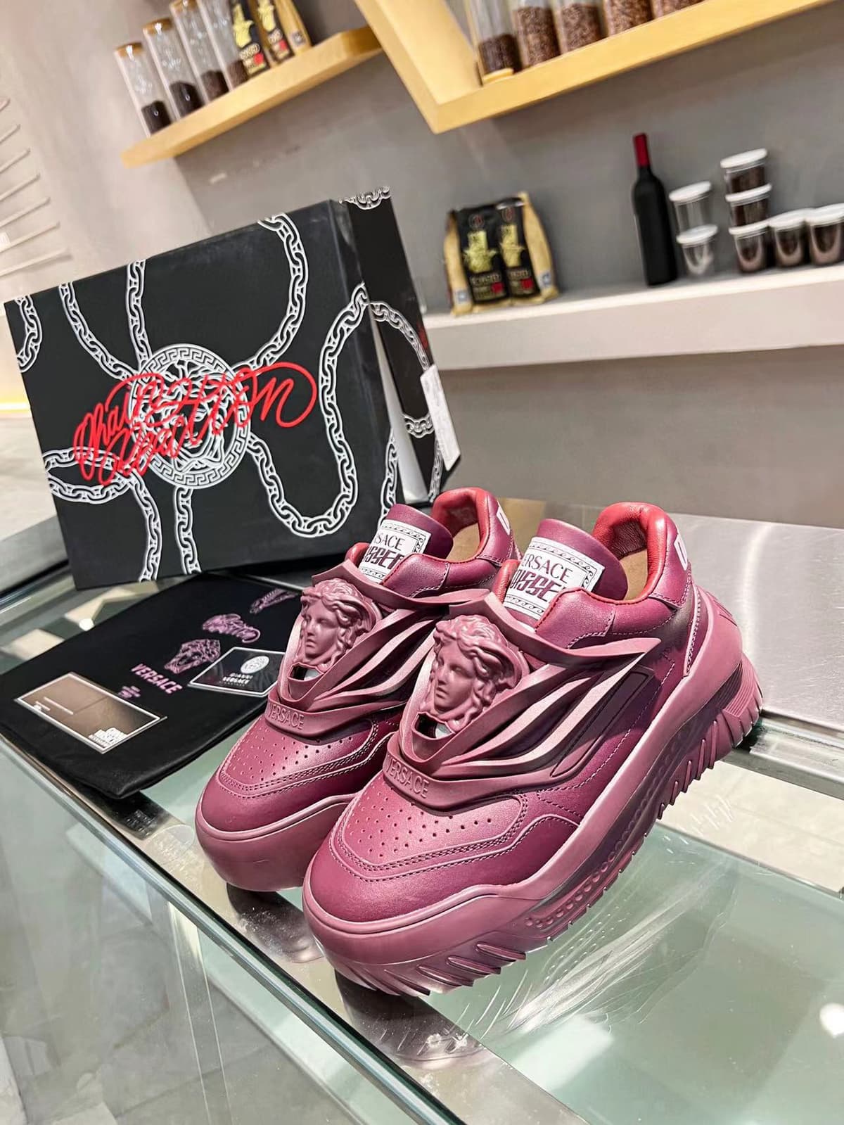 Versace Odissea Bordeaux – Moda
