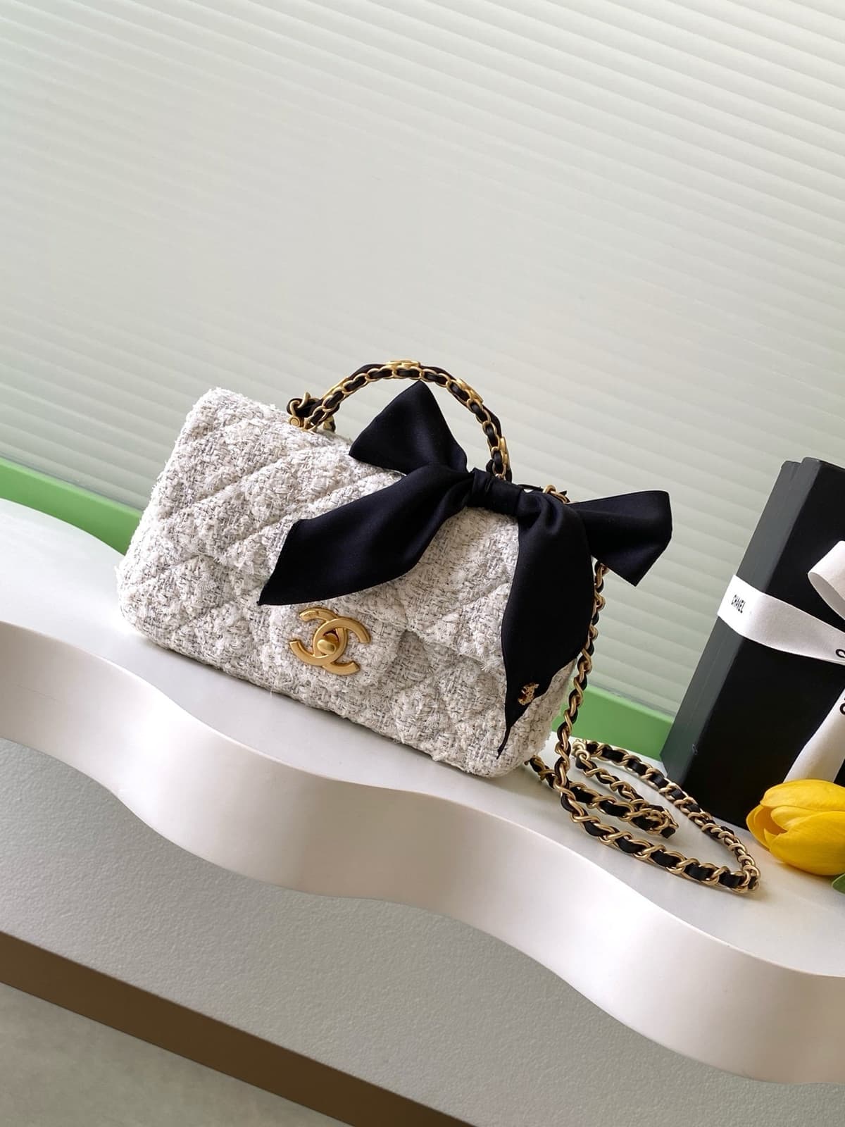 Chanel Mini Flap Bag with Top Handle – Bolsas
