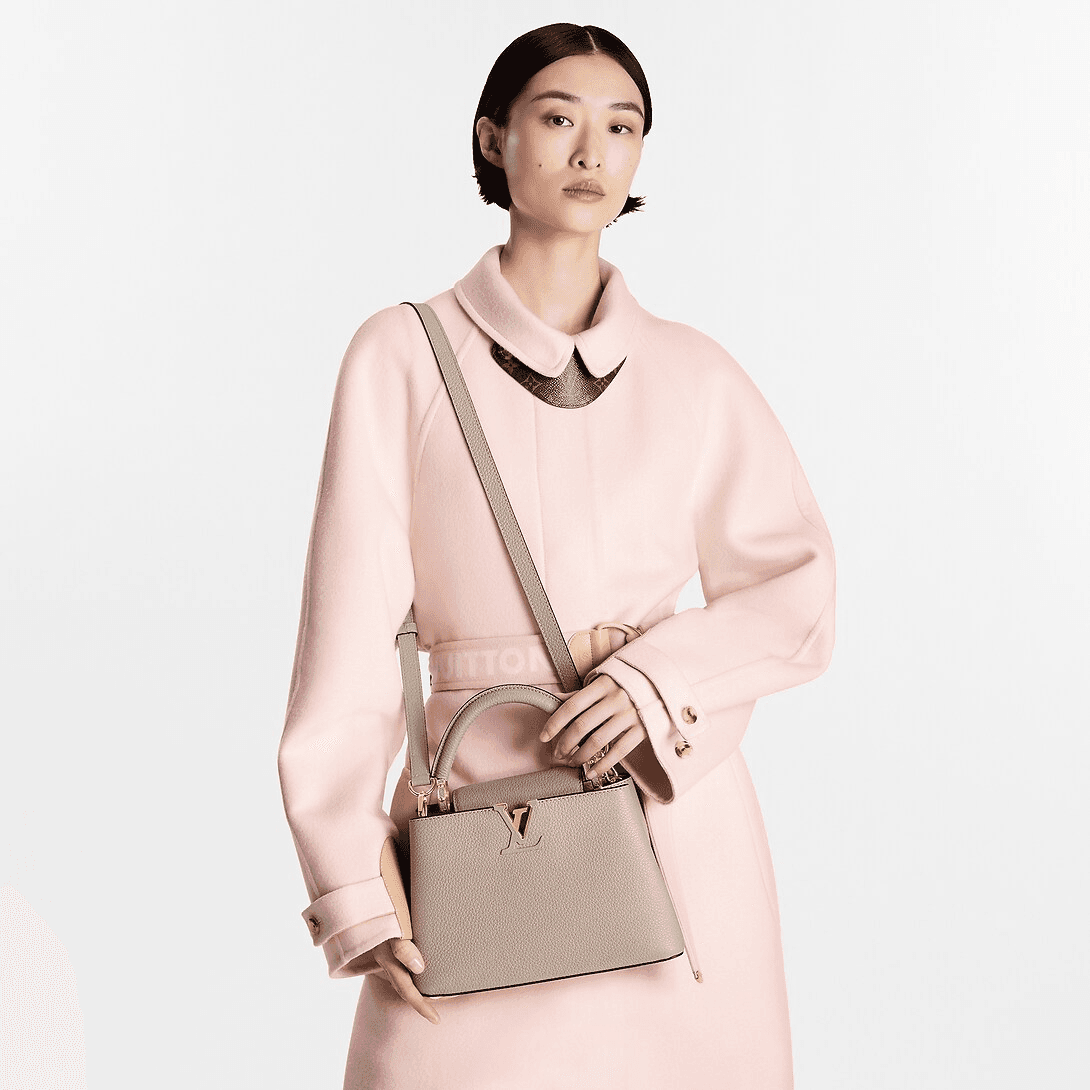 Bolsa Louis Vuitton Capucines BB Cinza