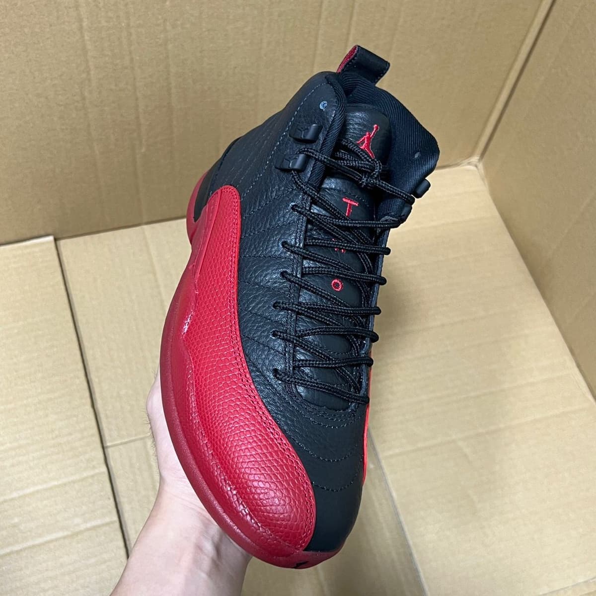 Air Jordan 12 Retro "Flu Game" (Varsity Red) .
