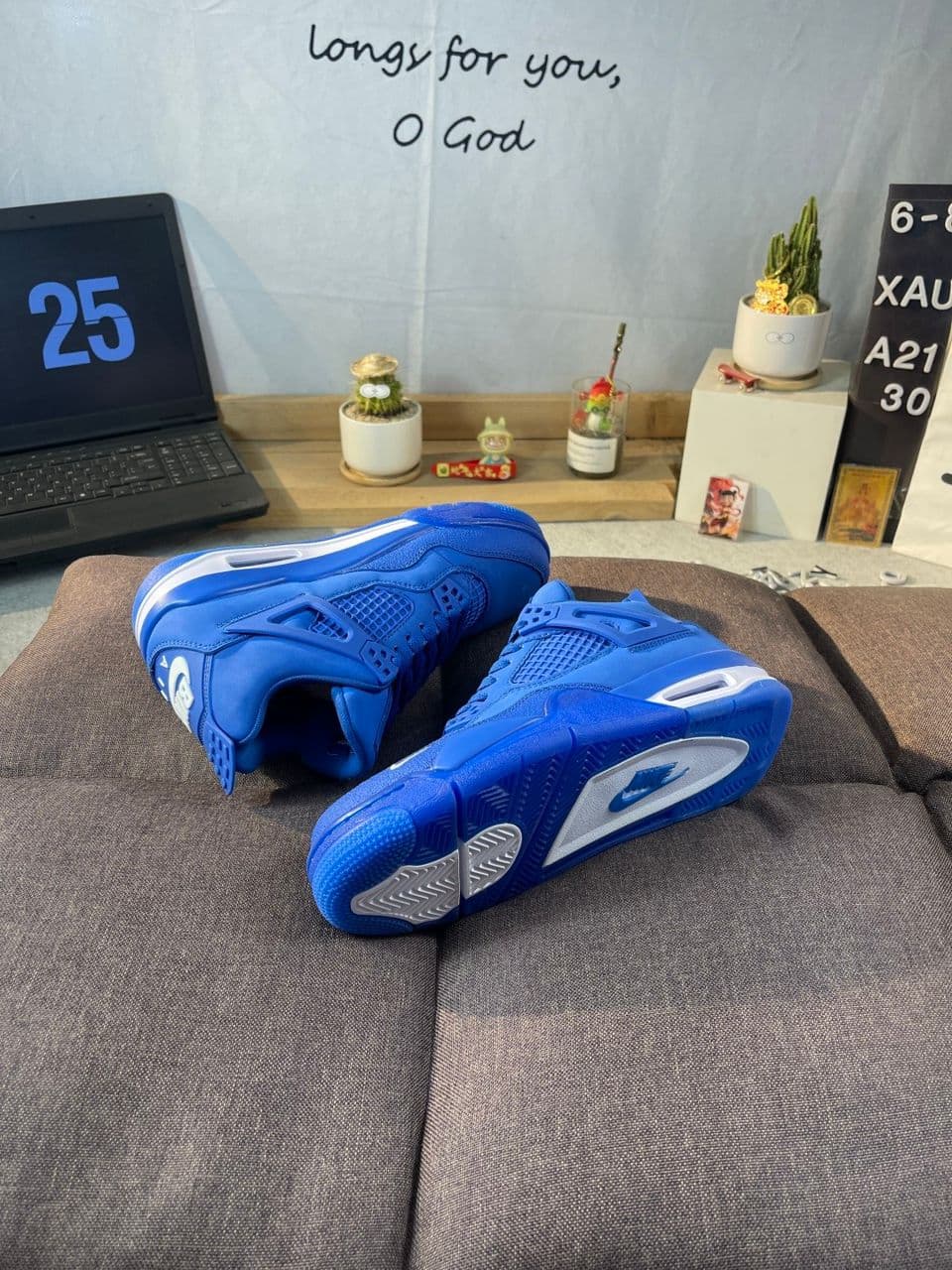 Air Jordan 4 Nigel Sylvester "Royal".
