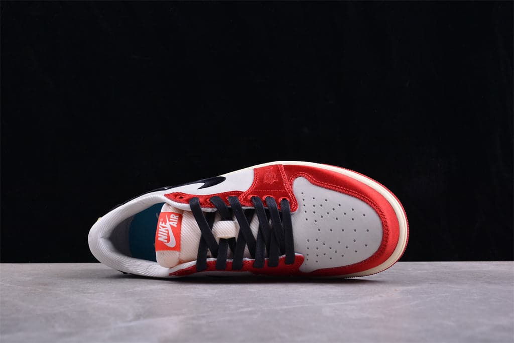 Jordan 1 Retro Low OG Trophy Room Away FN0432-100