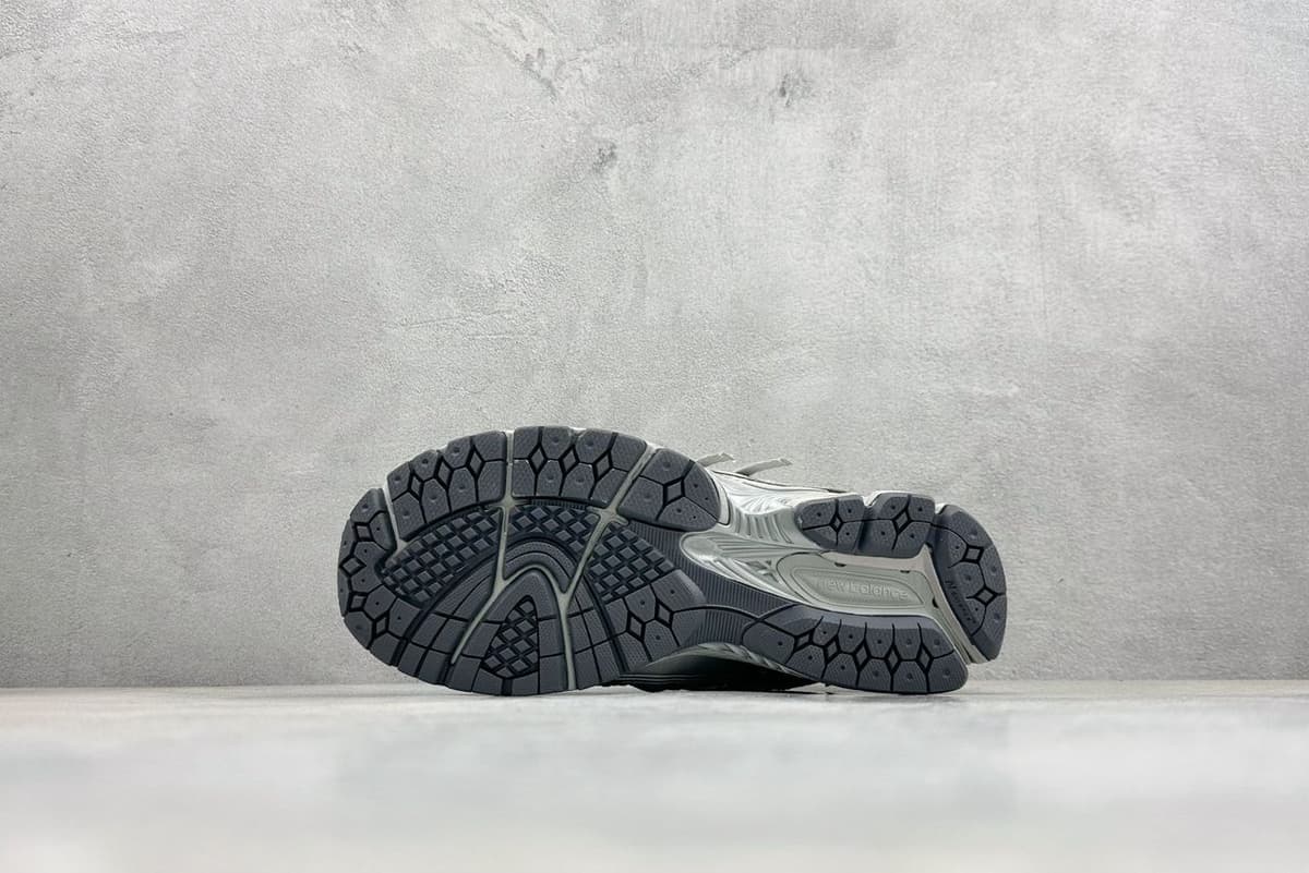New Balance 1906A Concrete Silver Metallic