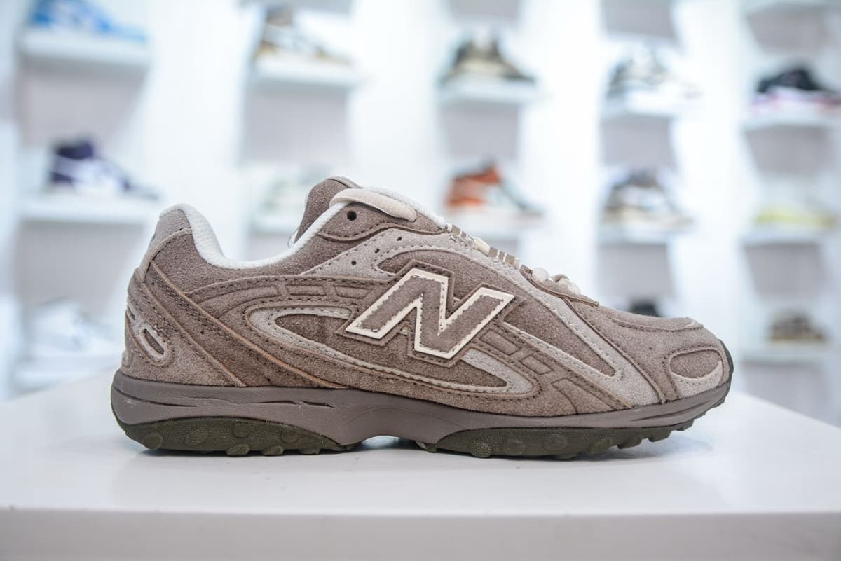 New Balance 204L Mushroom Arid Stone.