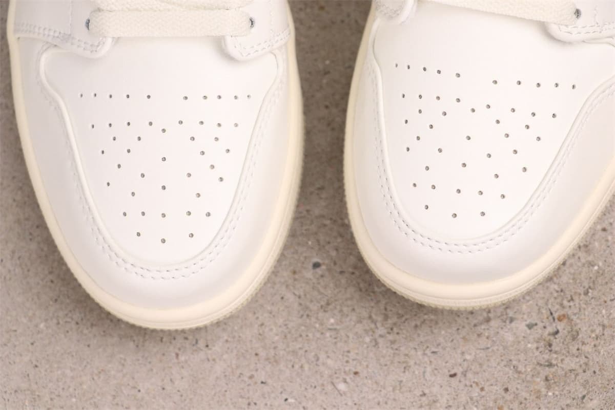 Nike Air Jordan 1 Low Bege