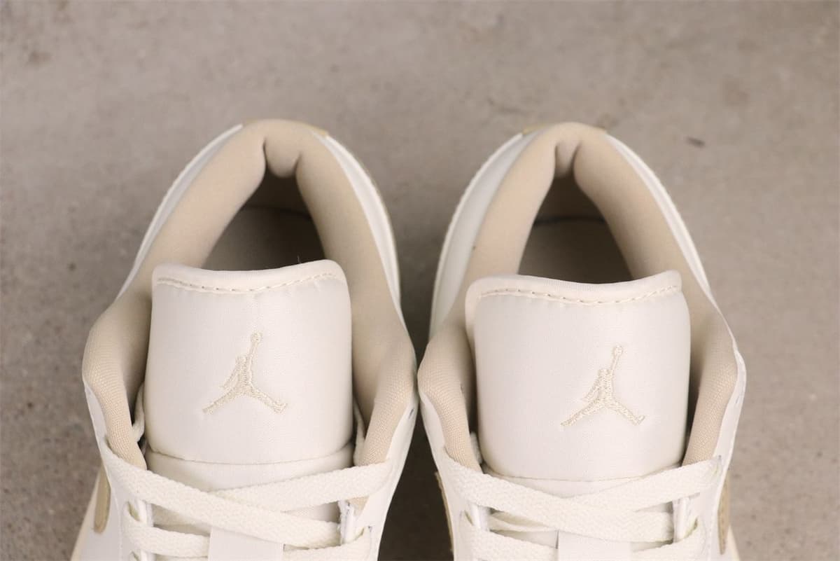 Nike Air Jordan 1 Low Bege