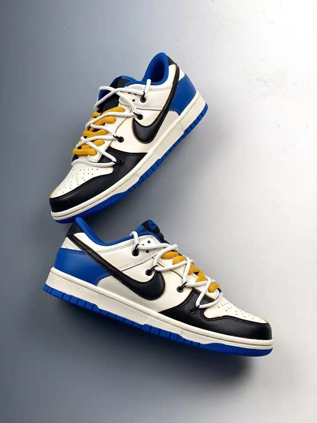 Nike Dunk Low Hyper Cobalt.