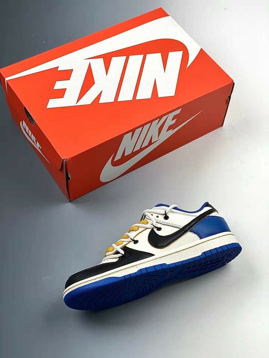 Nike Dunk Low Hyper Cobalt.