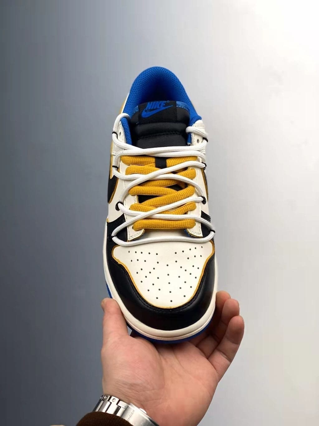 Nike Dunk Low Hyper Cobalt.