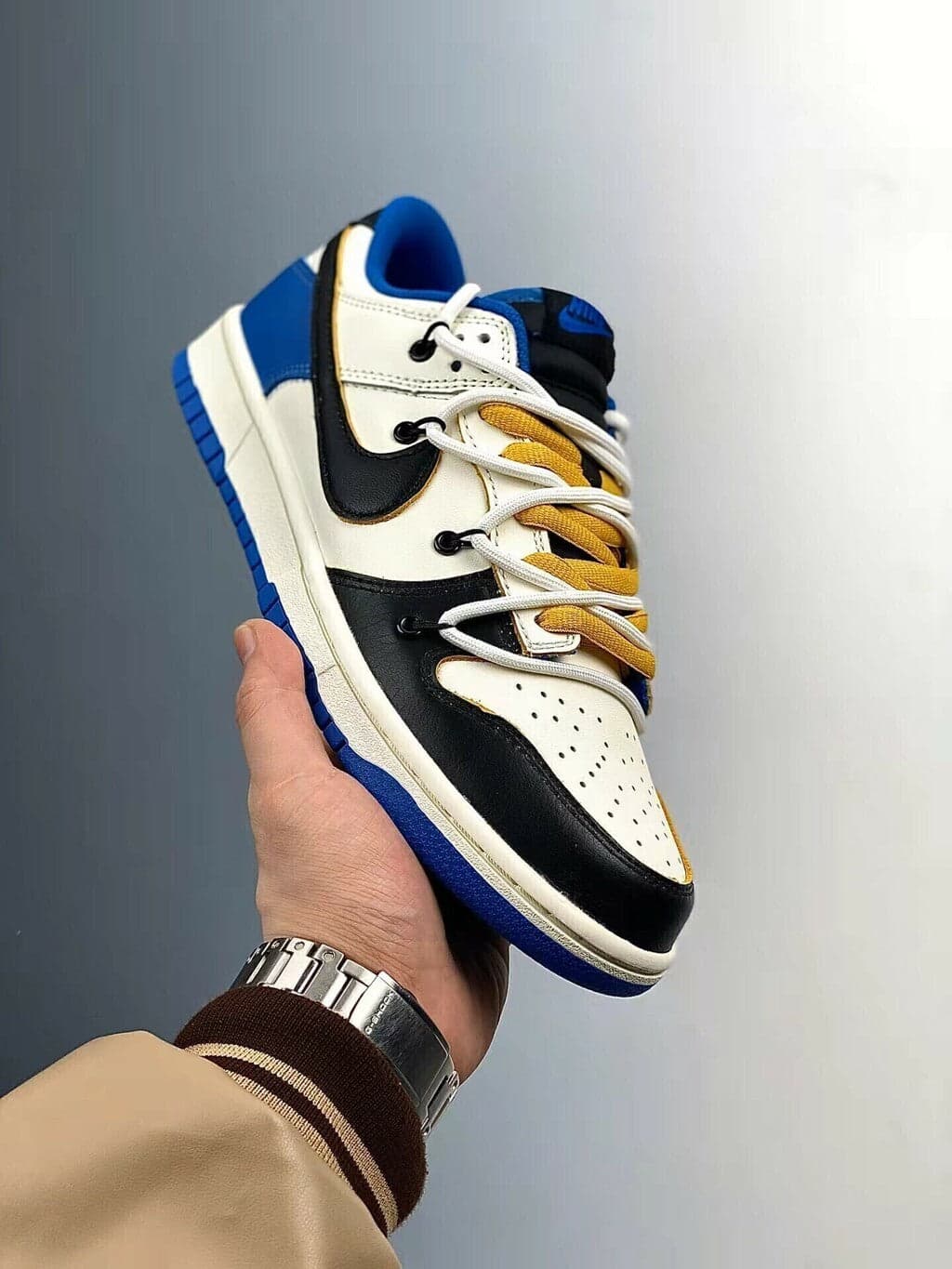 Nike Dunk Low Hyper Cobalt.