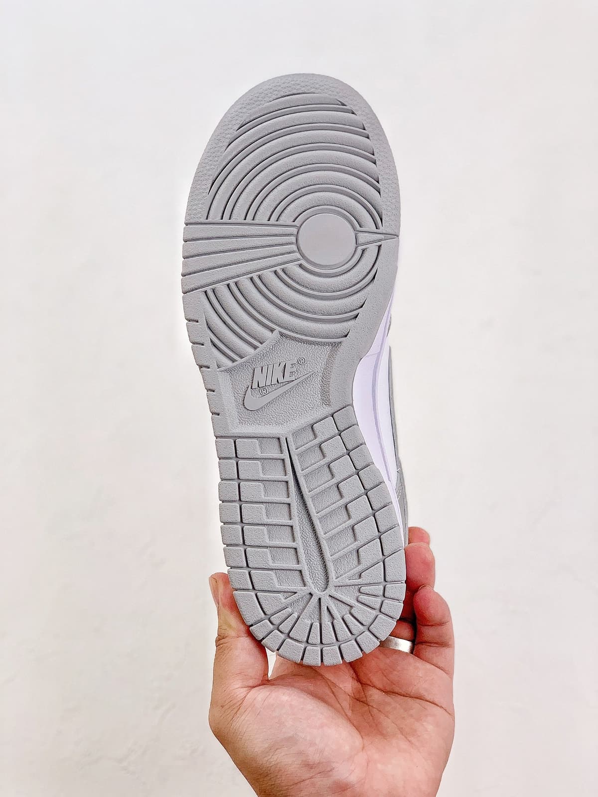 Nike Dunk Low Metallic Silver.