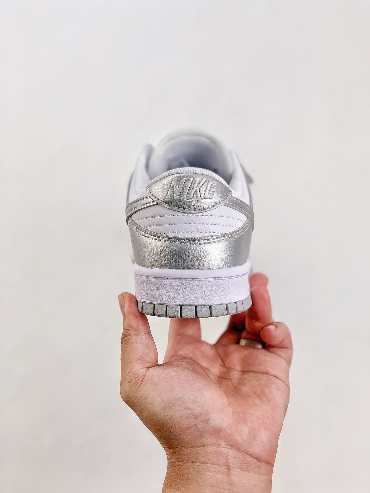 Nike Dunk Low Metallic Silver.