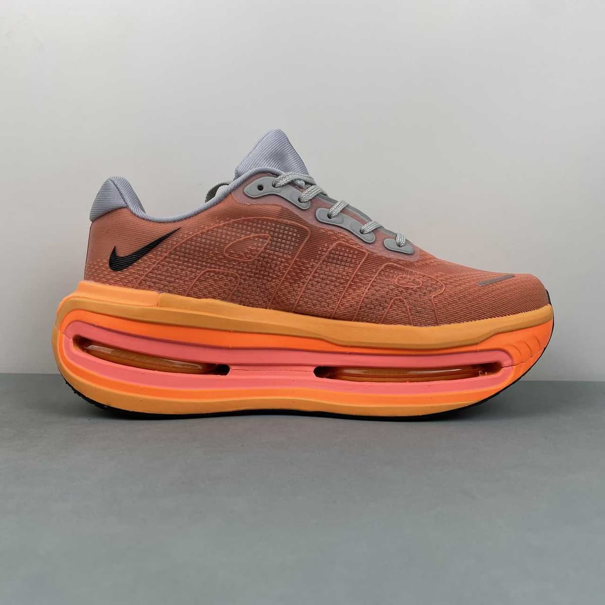 Nike Vomero Premium Orange Pink.