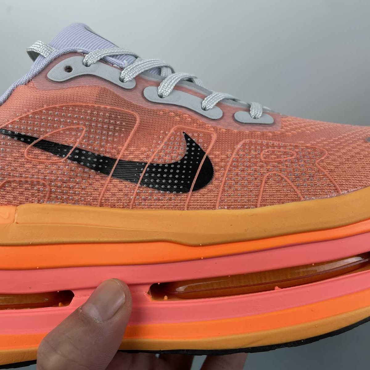 Nike Vomero Premium Orange Pink.