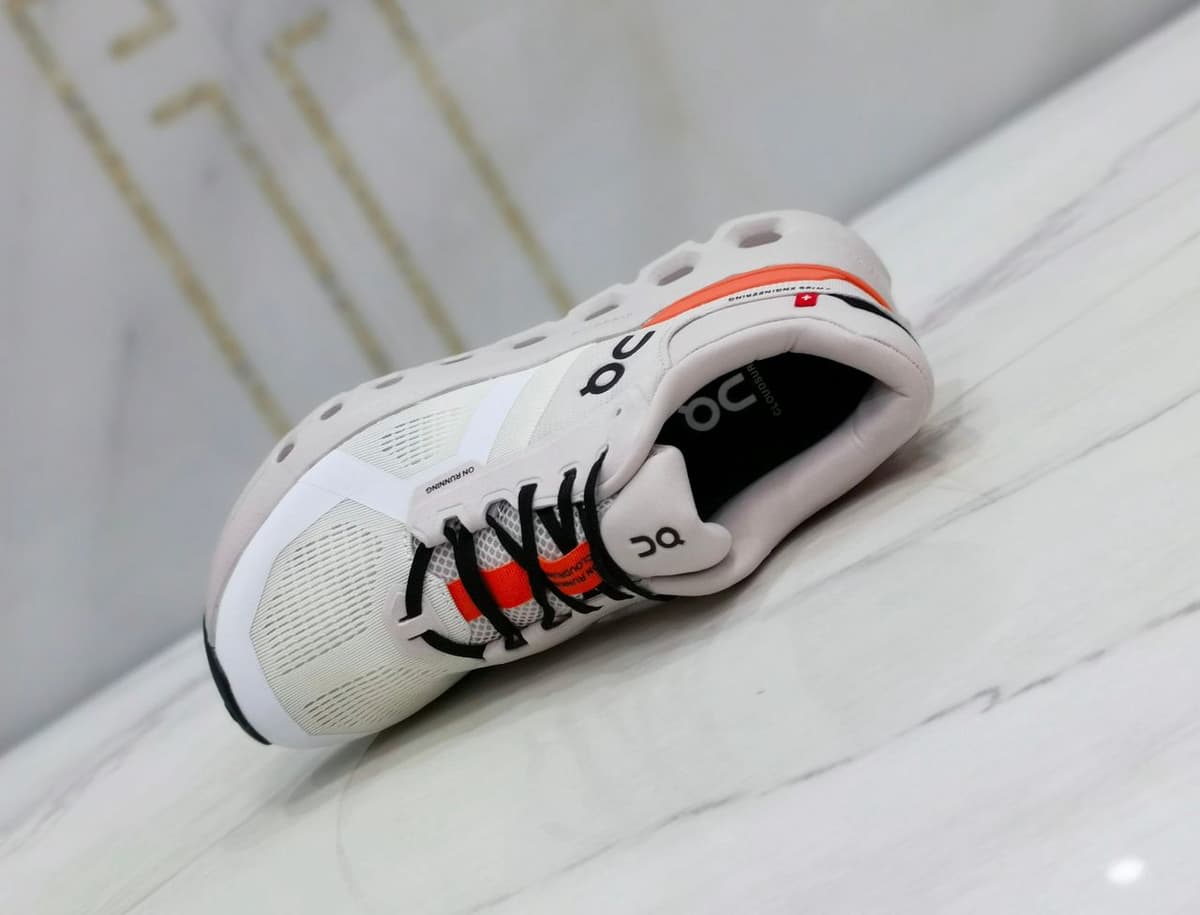 On Cloudrunner 2 White